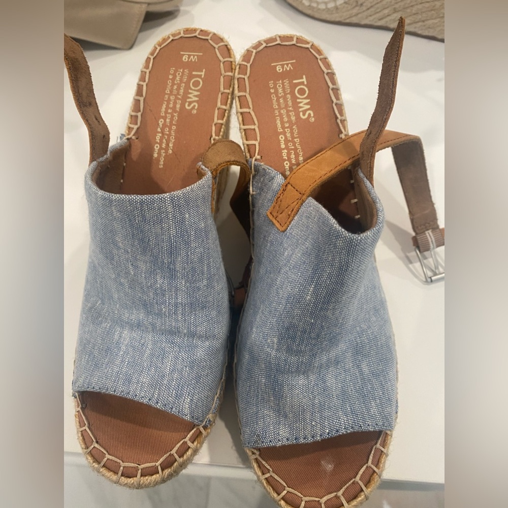 Toms 9 wide denim  platforms